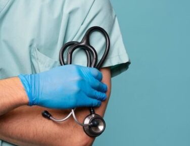 Mengapa Seragam Medis Bukan Sekadar Pakaian: Perannya dalam Pencegahan Infeksi Nosokomial